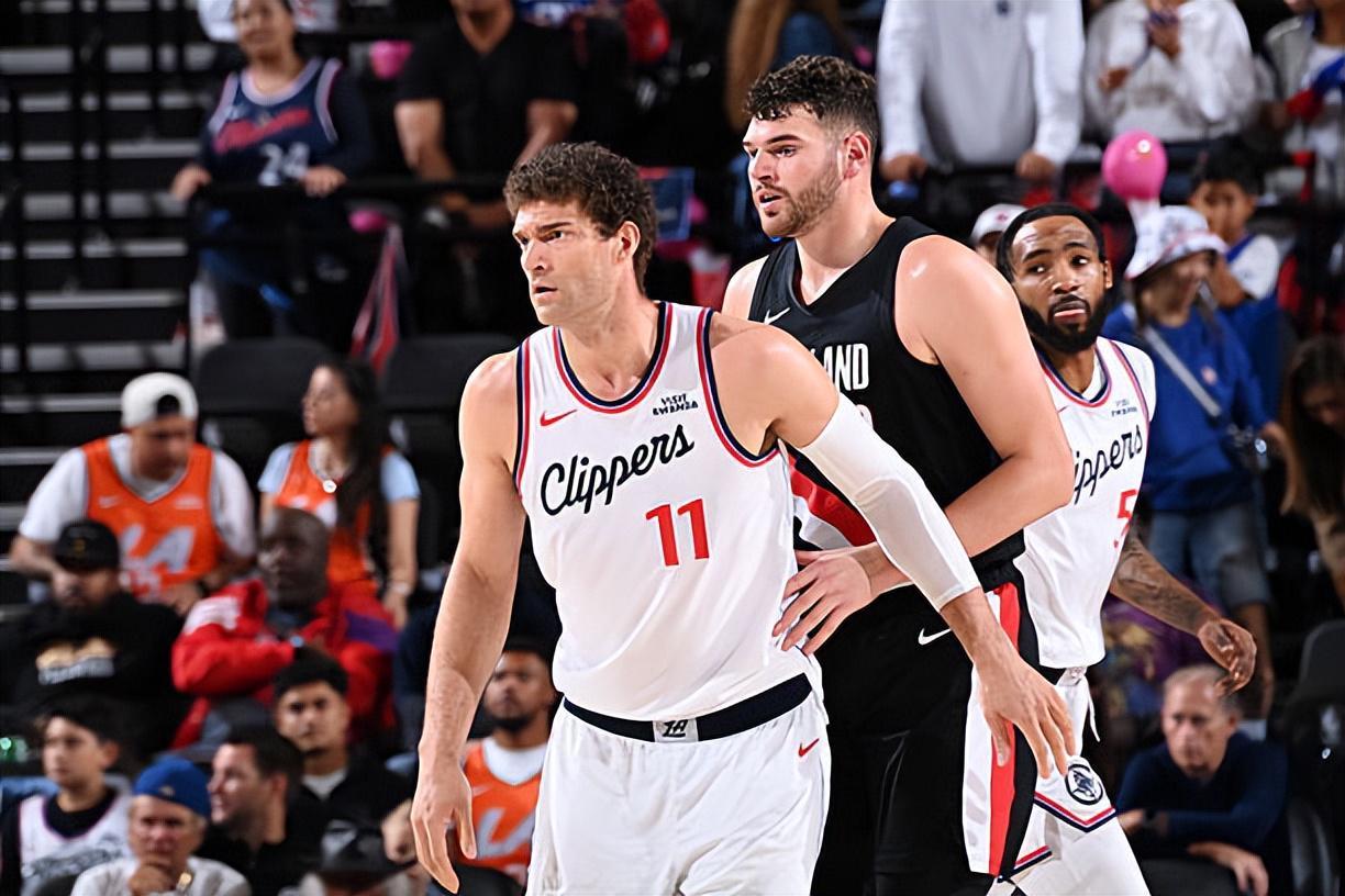 世界杯淘汰赛资格-看起来数据不差,实际上快船先发内线老将的场上效果很不理想?